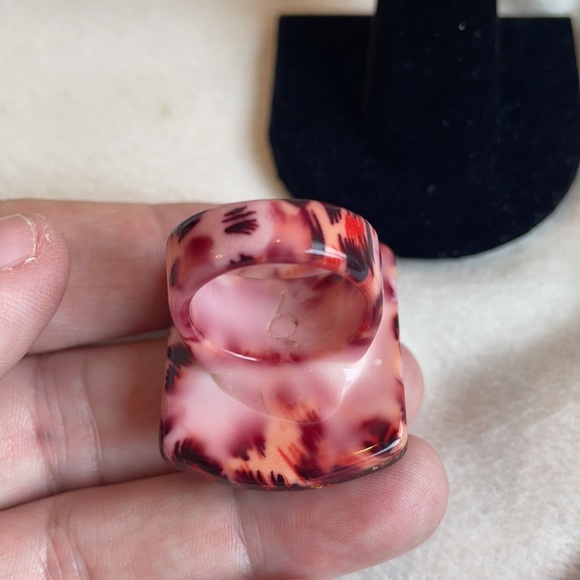 Vintage Lucite pink leopard ring sz9 - Picture 7 of 12